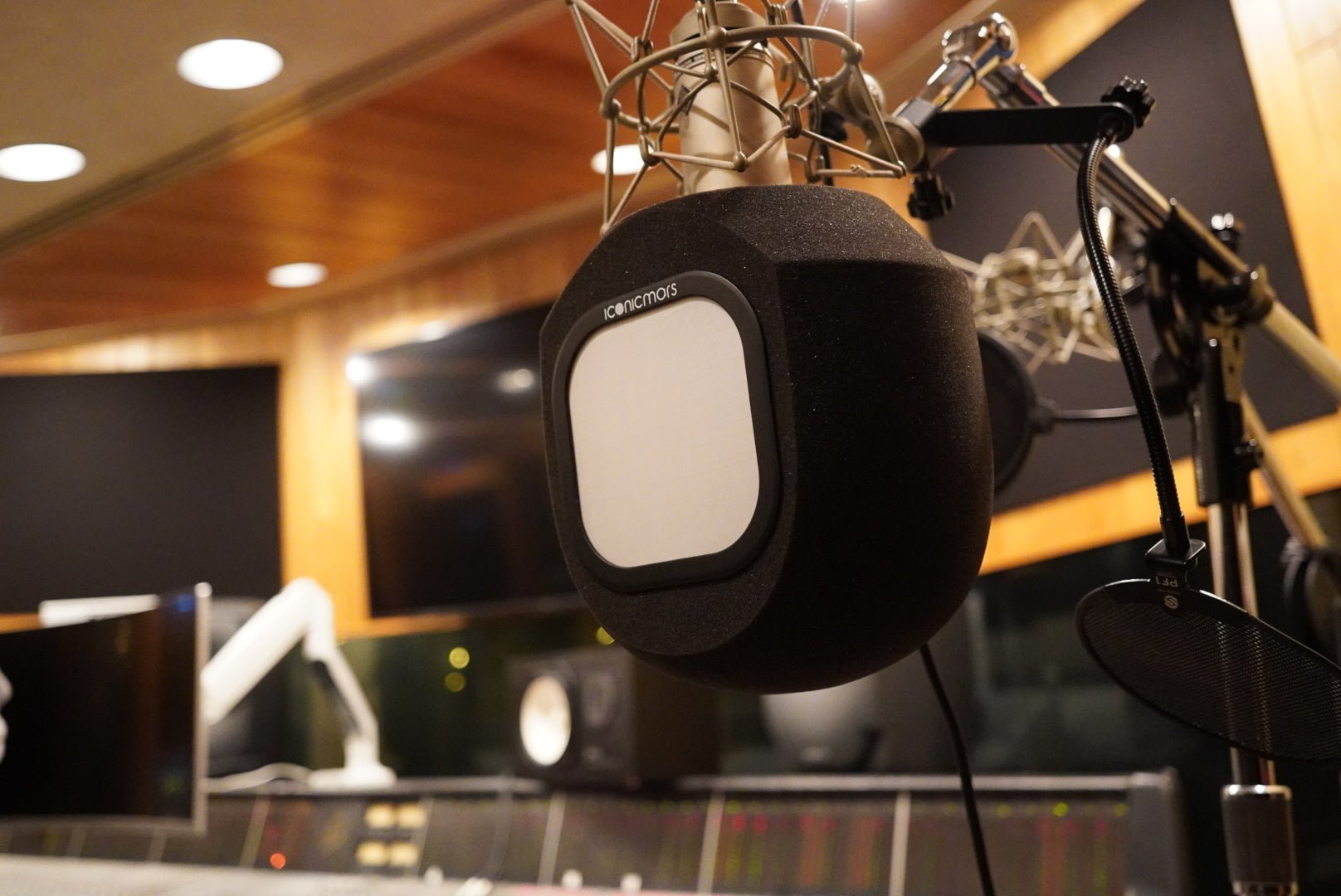 What is a portable vocal recording booth? - Iconic Mars